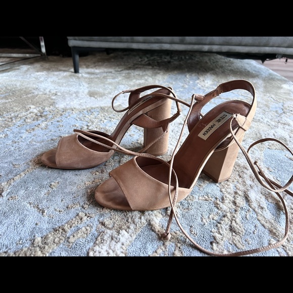 Steve Madden Serrina Platform Chunky Heel size 9.5 in Nude Suade - Picture 6 of 8